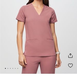 FIGS scrub top mauve size S casma 3 pocket shirt